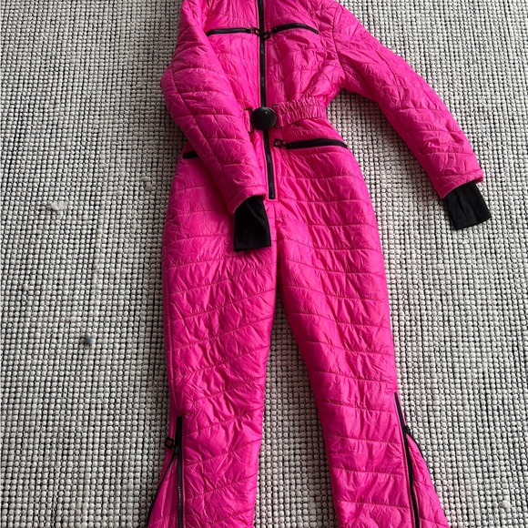 Women’s Ski suite with fur lined hood. Pink. Size Small. - Picture 3 of 11